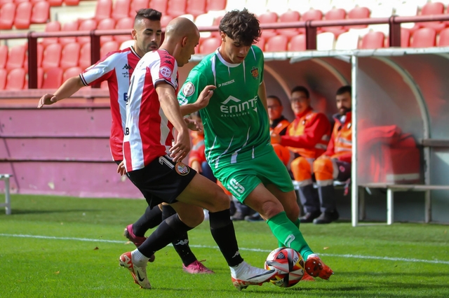 ESPORTS (FUTBOL, PRIMERA RFEF): El Cornellà treu un punt de Las Gaunas