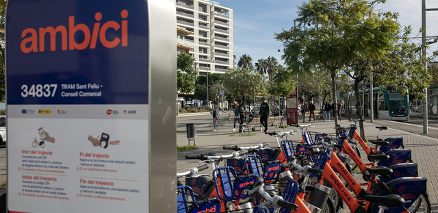 El servei de bicicleta pública metropolitana, titularitat de l'AMB i gestionat per TMB, es va presentar al municipi de Sant Feliu de Llobregat
