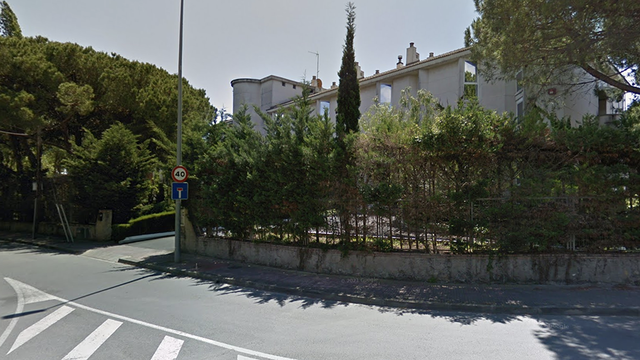 Un home destrossa completament l’habitació d’un motel de Gavà