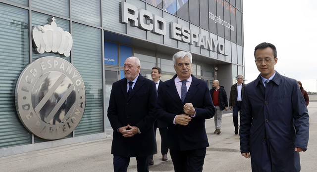 Pedro Rocha, president de l'RFEF, va visitar les instal·lacions blanc-i-blaves