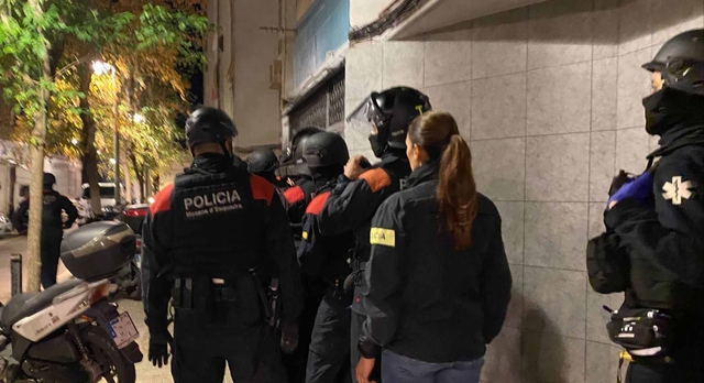 SUCCESSOS: En marxa un dispositiu policial a Cornellà i Sant Feliu contra una organització criminal especialitzada en robatoris amb força a domicilis