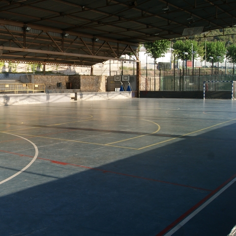 ESPORTS: Comencen les obres de la pista poliesportiva semidescorbera de Cervelló