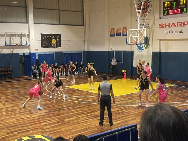 ESPORTS (BÀSQUET, LF2): El Basket Almeda no aixeca cap i derrota del Viladecans