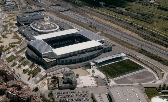 Zona esportiva al sud del municipi de Cornellà de Llobregat 