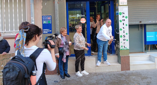 Gran alegria entre els clients de l'administració vicentina