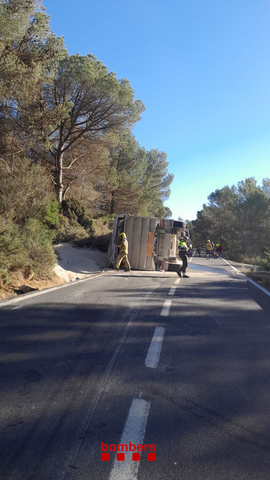 SUCCESSOS: Bolca un camió a la BV-2411 al municipi de Begues