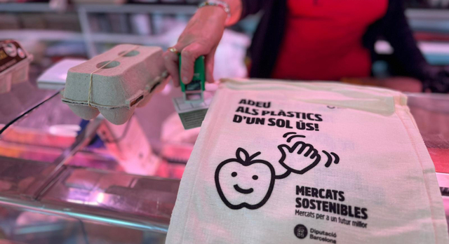 La campanya Mercats Sostenibles estalvia més de 27.000 bosses de plàstic