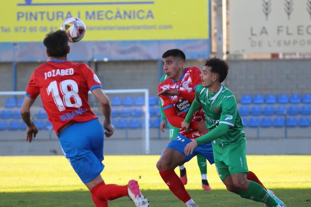 ESPORTS (FUTBOL, PRIMERA RFEF): El Cornellà passarà unes festes nadalenques tranquil·les