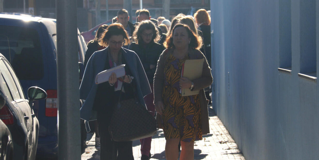 Un comitè del Parlament Europeu visita dos centres educatius del Prat