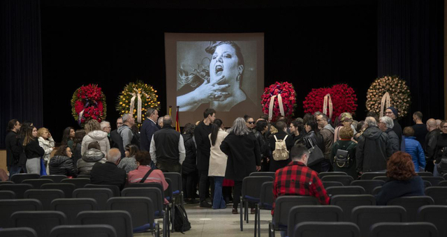 Pallejà s’acomiada l’actriu Itziar Castro en una vetlla pública