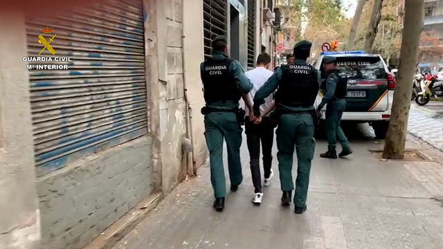 Moment de la detenció d'un dels delinqüents