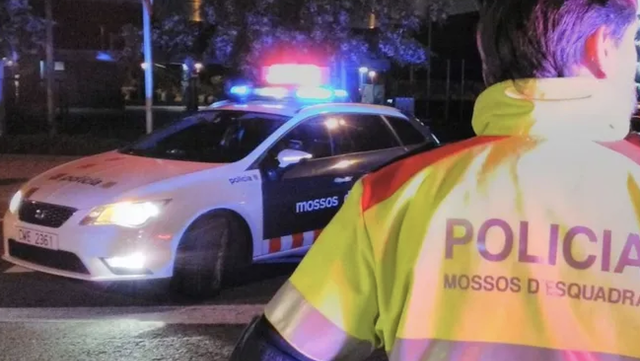 Dos detinguts i una dona ferida en una violenta baralla a Cornellà