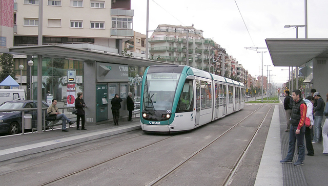 La xarxa Trambaix va entrar en servei el 3 d'abril de 2004