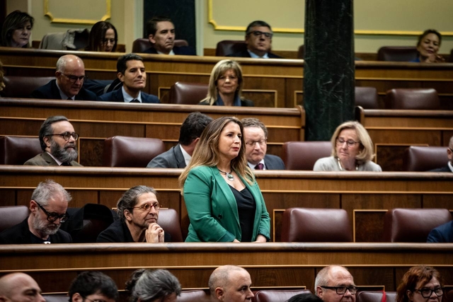 Candela López Tagliafico pren possessió de l'acta de diputada
