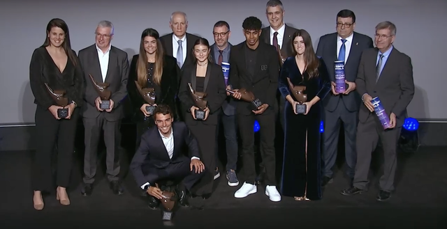 Foto de família dels guanyadors de la 26a edició de la Festa de l'Esport Català