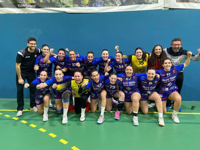 ESPORTS (HANDBOL, DIVISIÓ D’HONOR PLATA FEM.): Victòries de Gavà i empat del Sant Vicenç