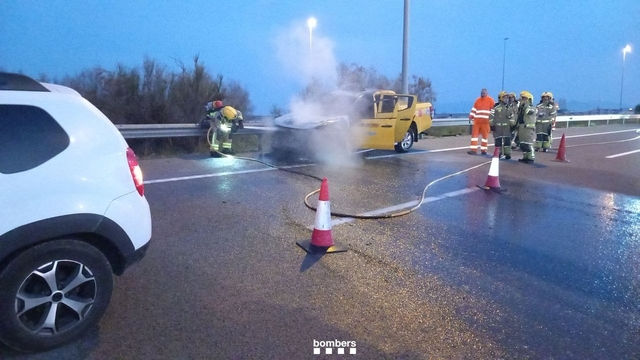SUCCESSOS: Crema un cotxe a Viladecans