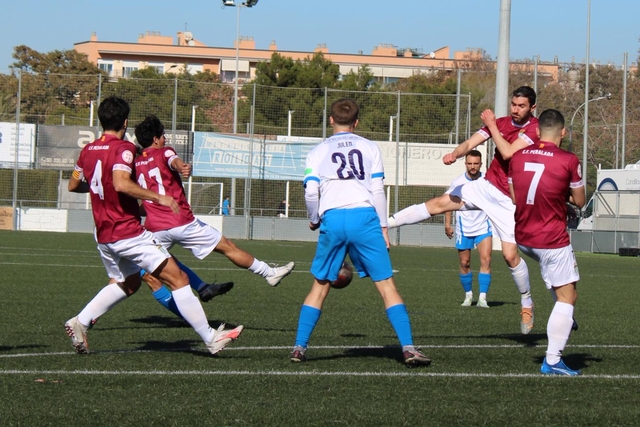 ESPORTS (FUTBOL, TERCERA RFEF): El Prat, la cara, i el Castelldefels, la creu