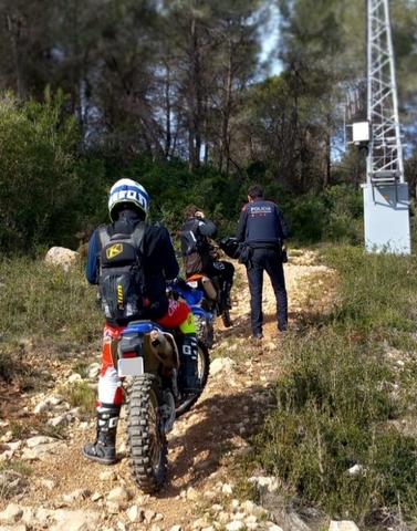 SUCCESSOS: Els Mossos d’Esquadra denuncien dos motoristes a Cervelló per circular  fora de pistes delimitades a l’espai natural