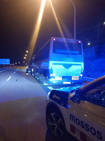 SUCCESSOS: Immobilitzen un autocar amb passatgers a Sant Feliu perquè el conductor dona positiu per alcoholèmia