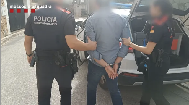 Els Mossos d'Esquadra van detenir dos homes, de 46 i 51 anys