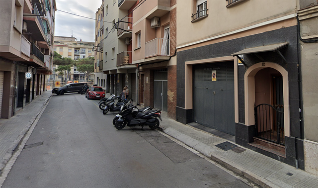 Investiguen la mort violenta de tres membres d'una família al Prat