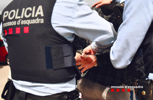 SUCCESSOS: Detingut a Castelldefels per vendre cocaïna a la via pública