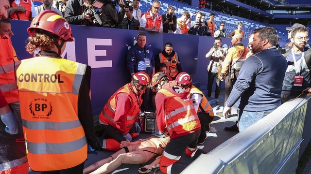 Moment del simulacre que es va fer al camp de l'Espanyol