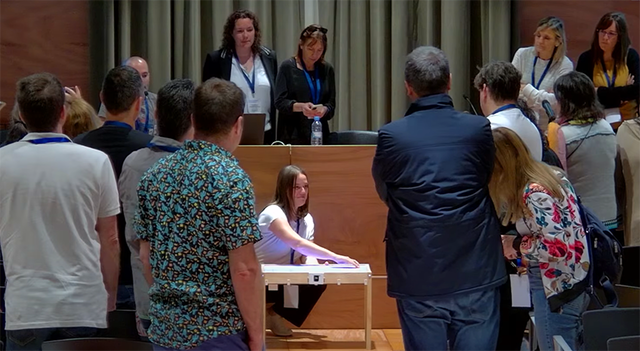 Citilab dissenya una taula de llum interactiva per crear espais sensorials