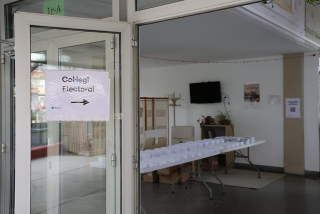 POLÍTICA (ELECCIONS AL PARLAMENT DE CATALUNYA 2024): Obren els col·legis electorals catalans i del Baix Llobregat sense indicències