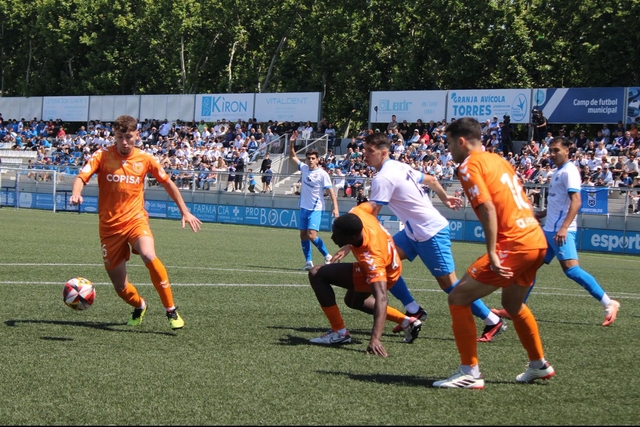 ESPORTS (FUTBOL, TERCERA RFEF-PLAYOFF ASCENS): Derrota pratenca al partit d’anada davant l’Hospitalet
