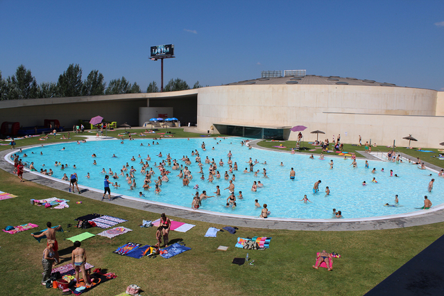 El piscines exteriors de Cornellà obre les portes als banyistes