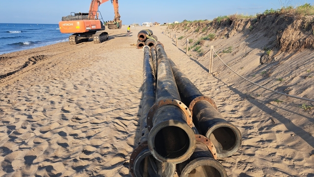 MEDI AMBIENT: La platja de la Pineda de Viladecans recuperarà 30.000 metres cúbics de sorra