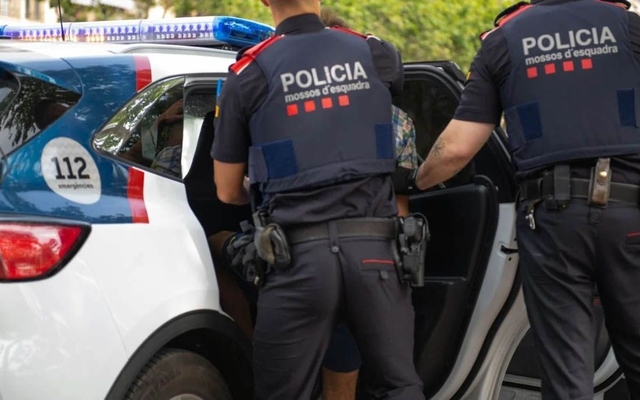 Detingut per robar i danyar nínxols als cementiris de Gavà i Viladecans
