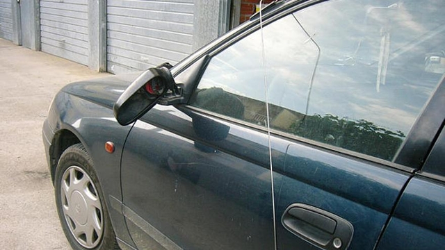 SUCCESSOS: Detingut a Viladecans un home per trencar nou retrovisors de vehicles a la via pública