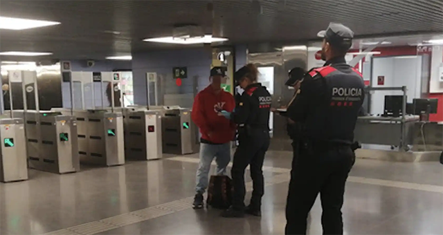 SUCCESSOS: Tornen els operatius policials a Cornellà amb tres persones detingudes