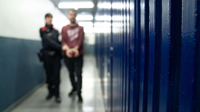 Detenen dos homes per dos robatoris violents a la via pública a Viladecans