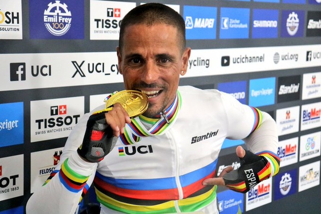 ESPORTS: L’handbiker Sergio Garrote fa història amb l’or a la prova en ruta del Campionat del Món