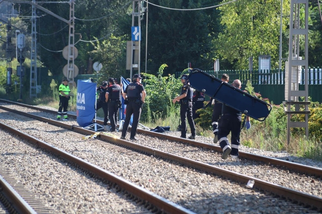 SUCCESSOS: Una persona mor atropellada per un tren en Castelldefels