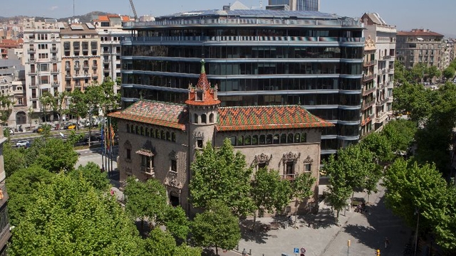 ECONOMIA: La Diputació de Barcelona dona 300.000 euros a la de València pels ajuntaments afectats per la DANA
