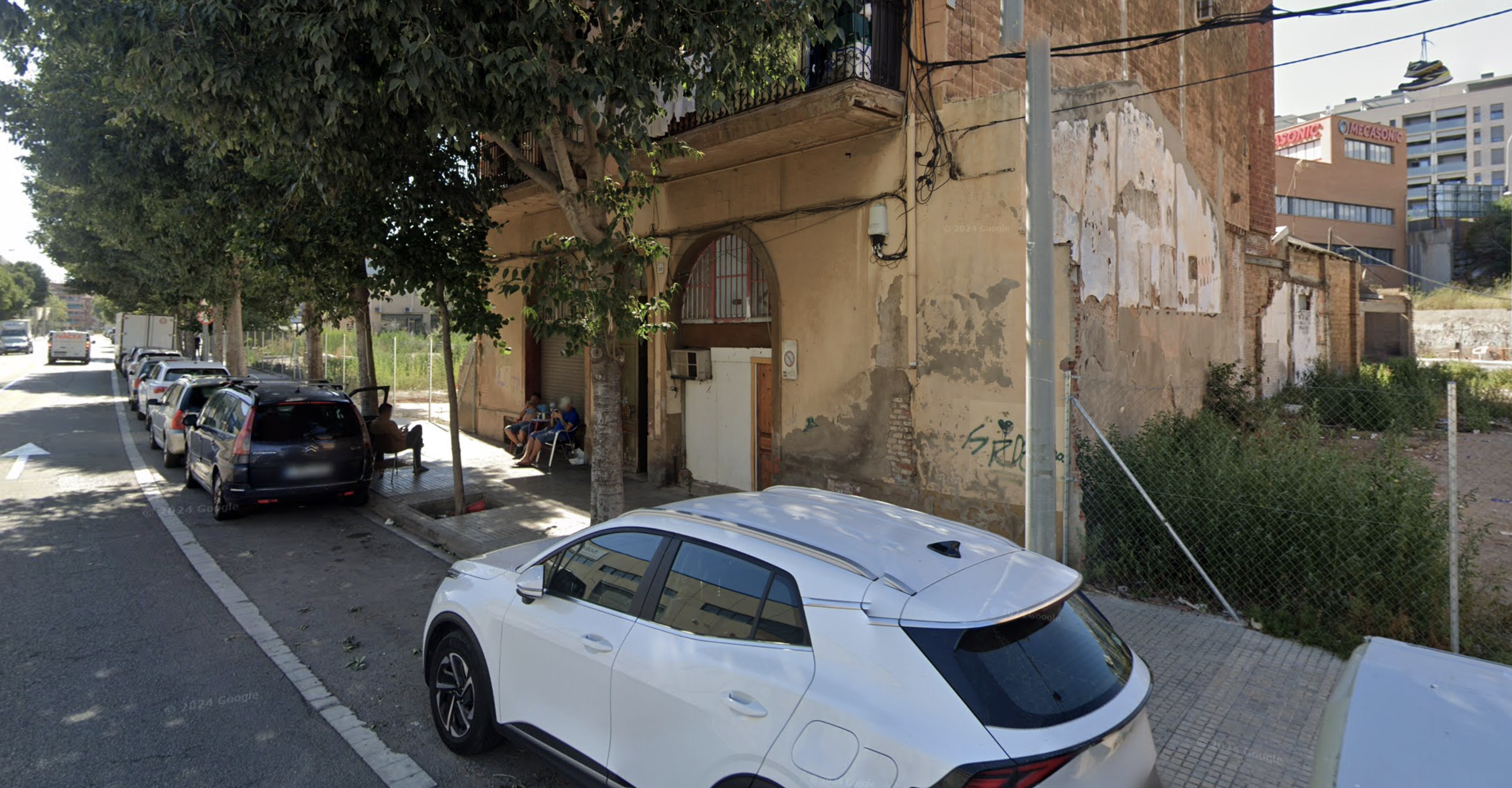 SUCCESSOS: Electrocutat un home en manipular un quadre de llum en un edifici ocupat a Cornellà