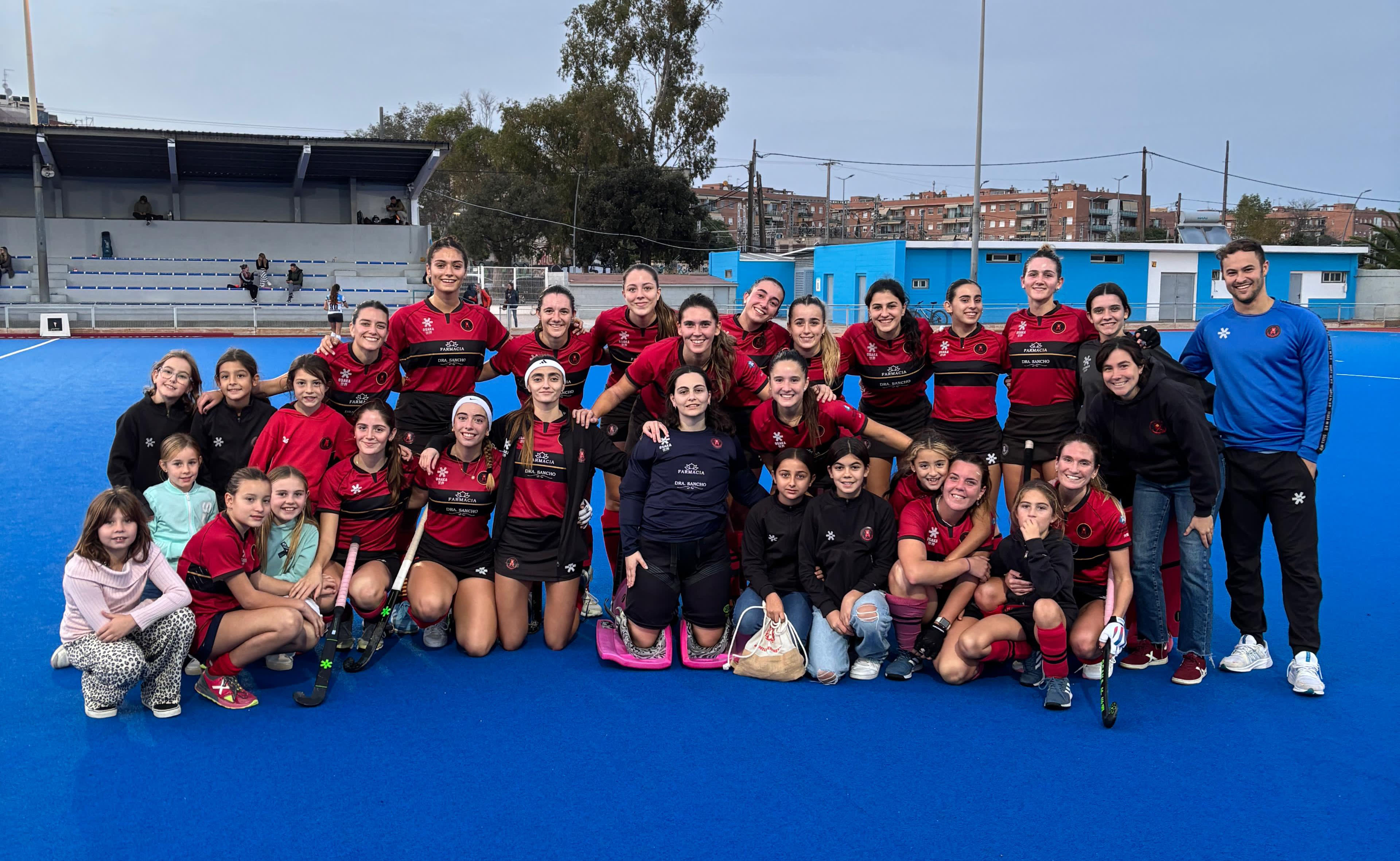 ESPORTS (HOQUEI HERBA, DIVISIÓ D'HONOR B FEM.): El Castelldefels HC manté la primera posició del grup 2