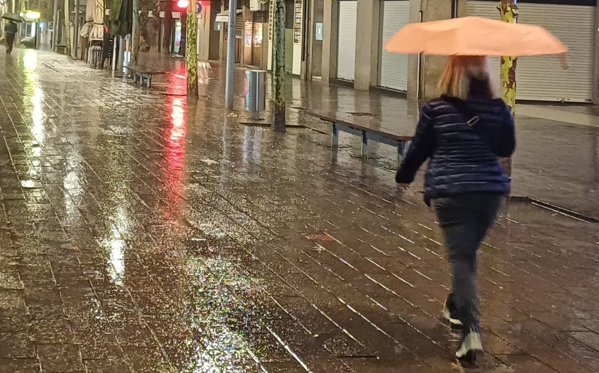 MEDI AMBIENT: Protecció Civil inicia la prealerta per pluja en el litoral i prelitoral català per a aquest dijous