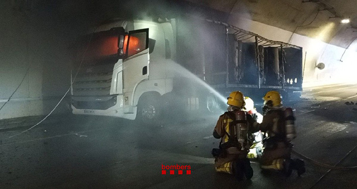 SUCCESSOS: Un incendi en un camió obliga a tallar la B-40 a Abrera