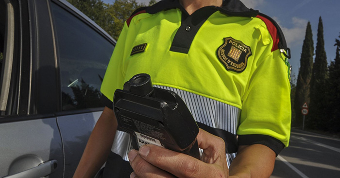 Trenta-quatre conductors donen positiu per alcohol en un control de Mossos d’Esquadra
