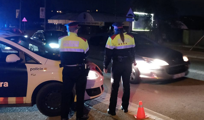 SUCCESSOS: Detingut a Cornellà per conducció temerària sense carnet i transportar substàncies estupefaents