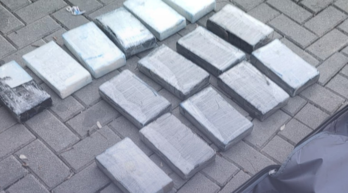 Detingudes tres persones a Castelldefels amb 16 quilos de cocaïna
