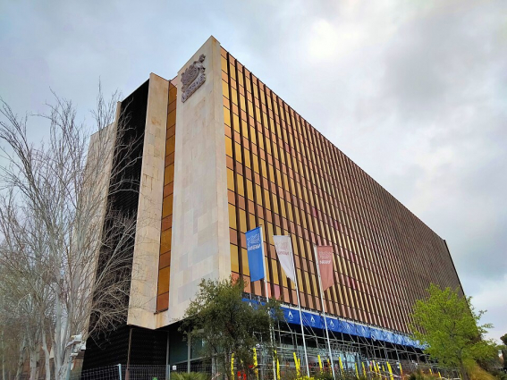 Inquietud a Esplugues per la Venda de l'Edifici Nestlé a Acciona i els Futurs Desencadenants Laborals