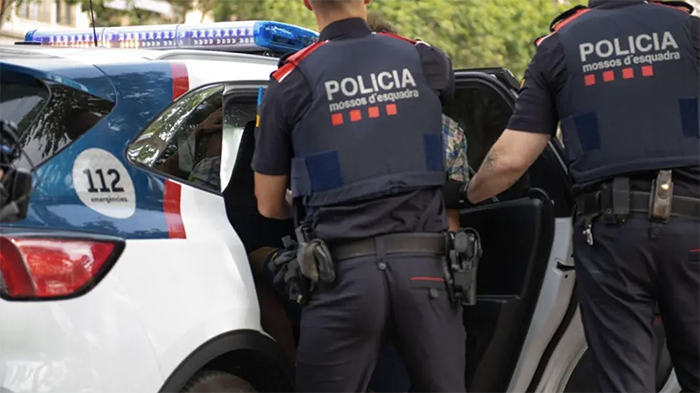 SUCCESSOS: Detenen a Castelldefels un home agredir un agent policial