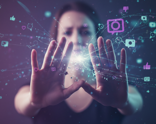 El Baix Llobregat Unifica la Seva Veu Contra el Masclisme amb Actes Massius i Concentracions Vespertines